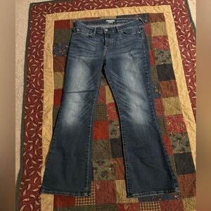 Denizen from Levi's Modern Boot Cut - Women’s Size 8 Short